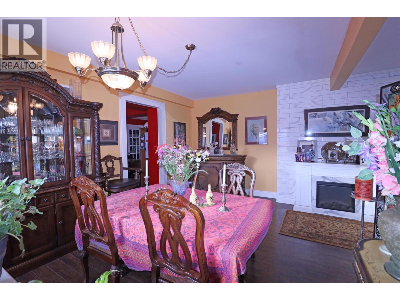 629 Gold Avenue S, Greenwood