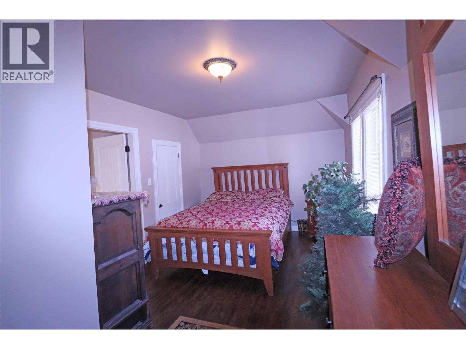 629 Gold Avenue S - 27