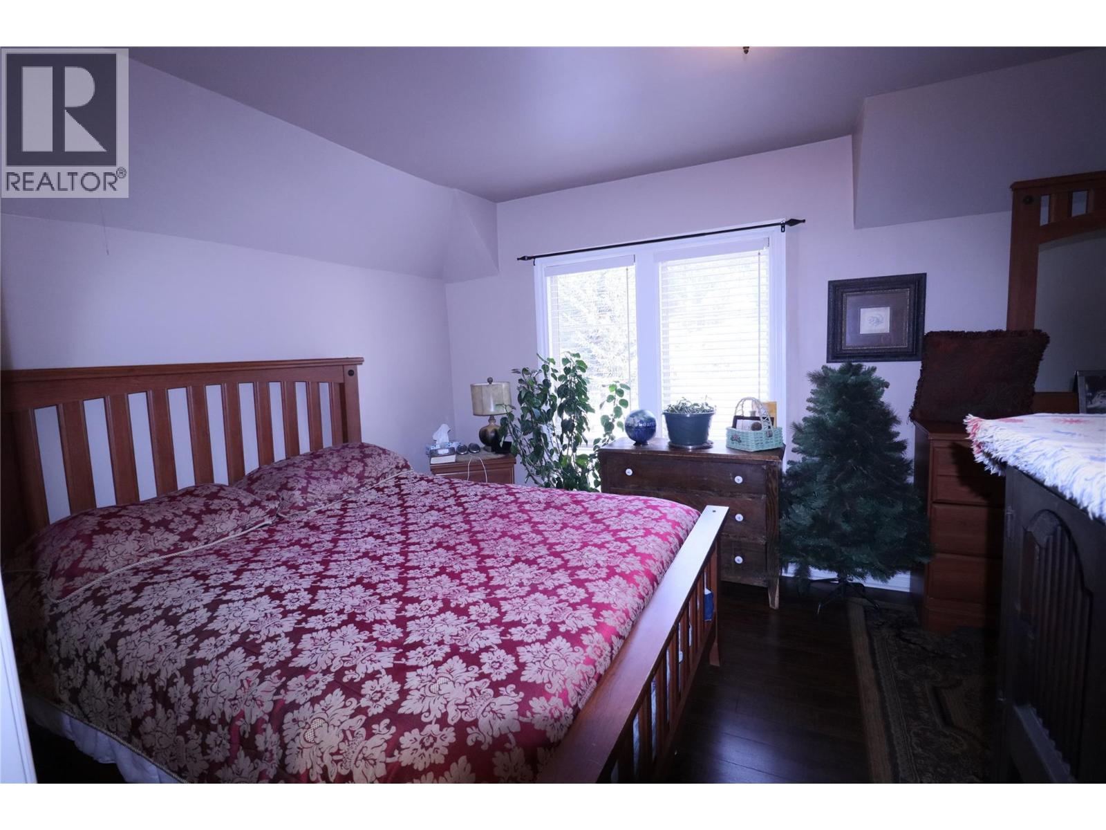 629 Gold Avenue S, Greenwood