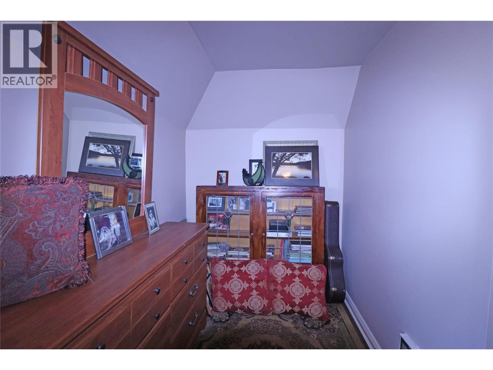 629 Gold Avenue S, Greenwood