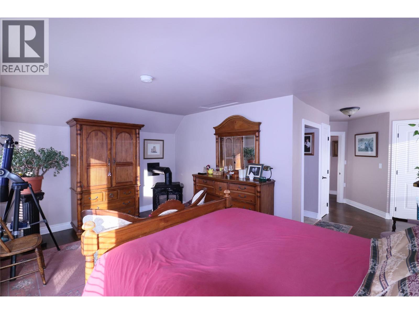 629 Gold Avenue S, Greenwood