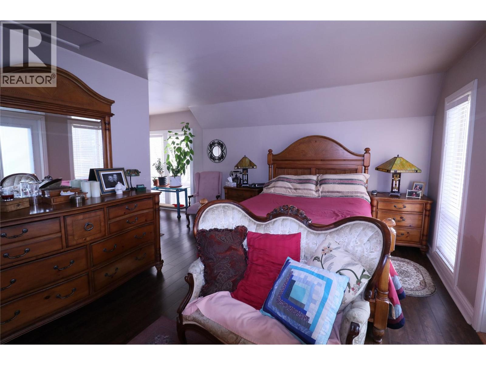 629 Gold Avenue S, Greenwood