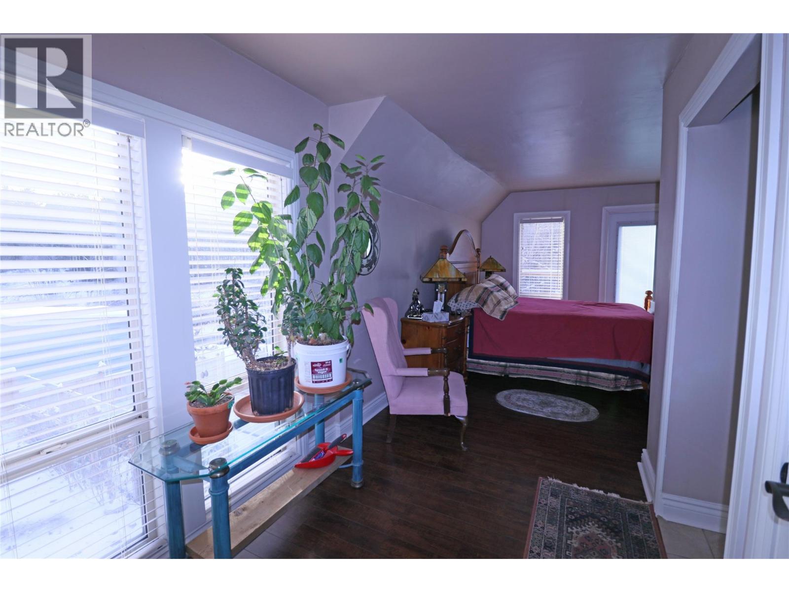 629 Gold Avenue S, Greenwood