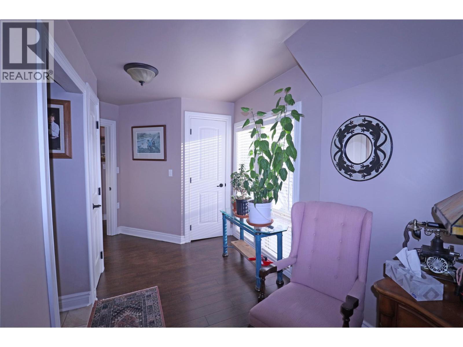 629 Gold Avenue S, Greenwood