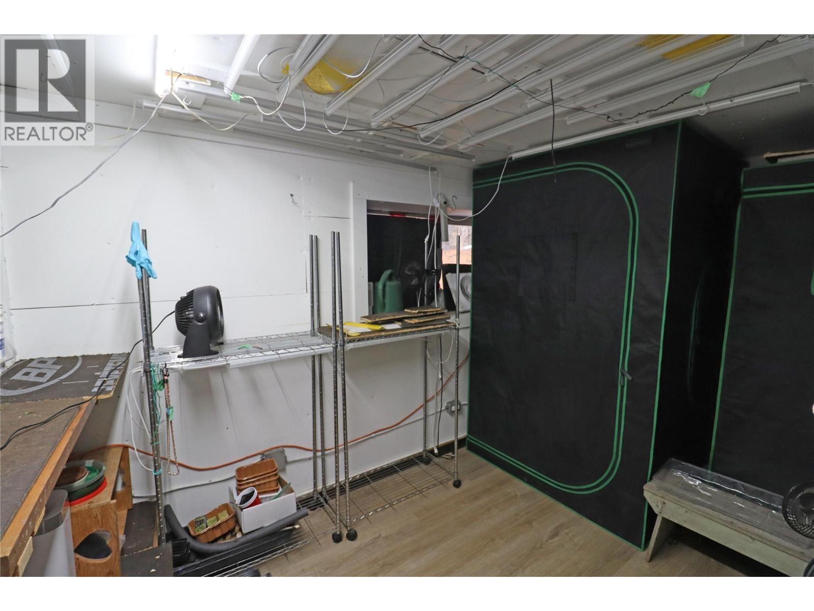 629 Gold Avenue S, Greenwood