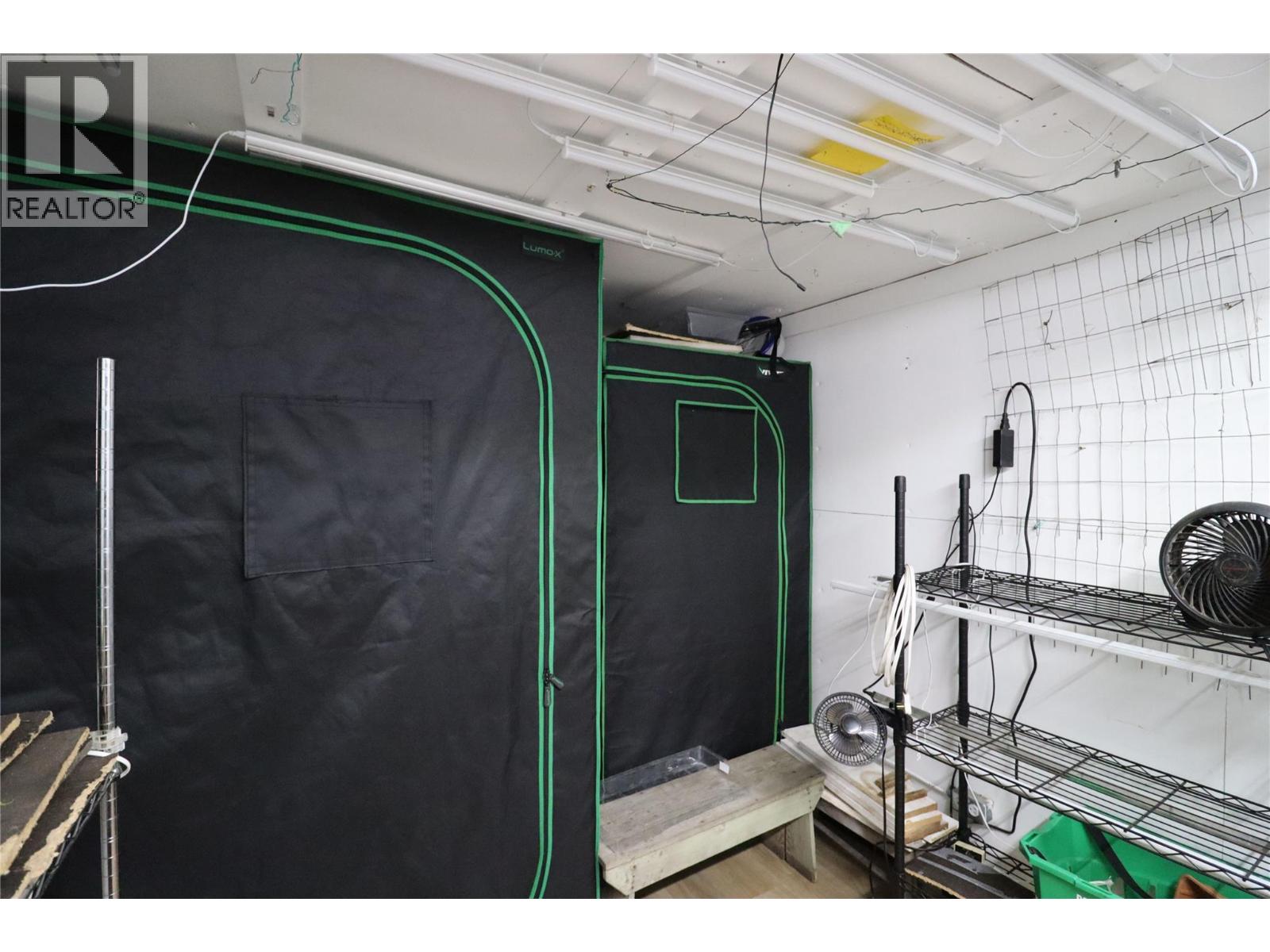 629 Gold Avenue S, Greenwood