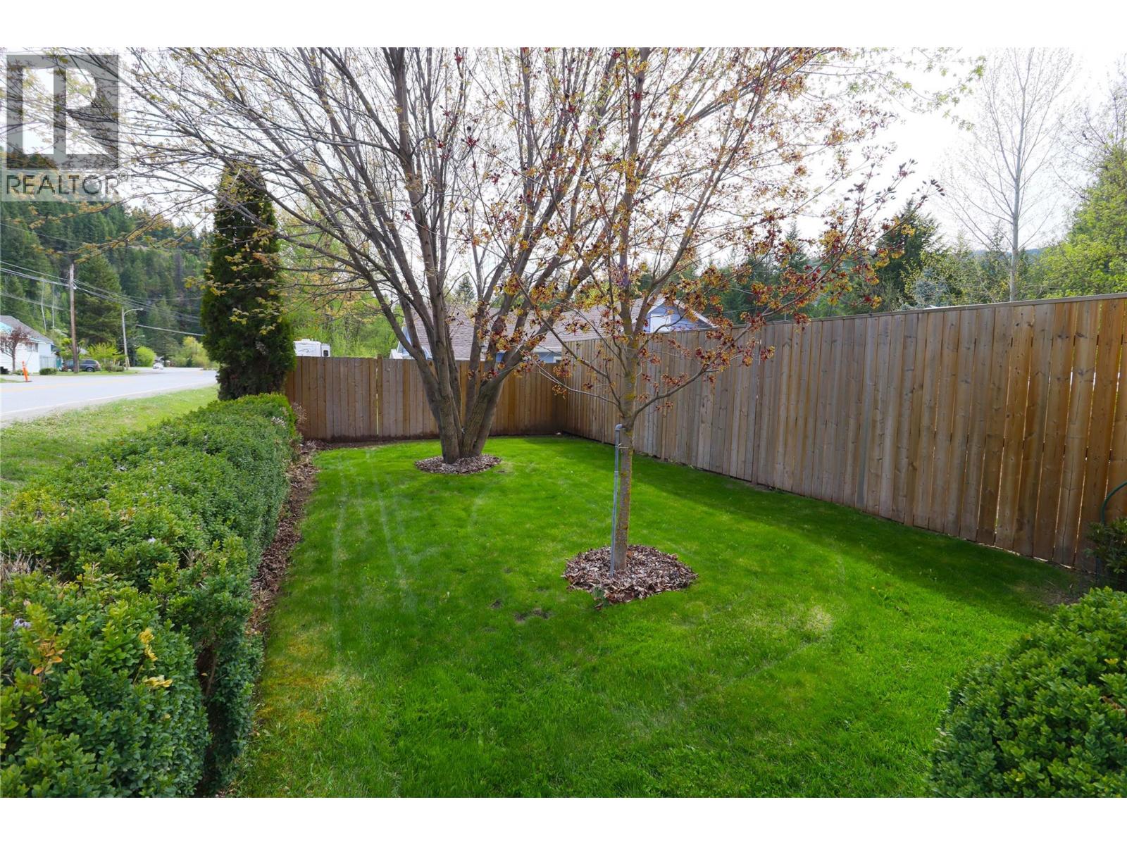 629 Gold Avenue S, Greenwood