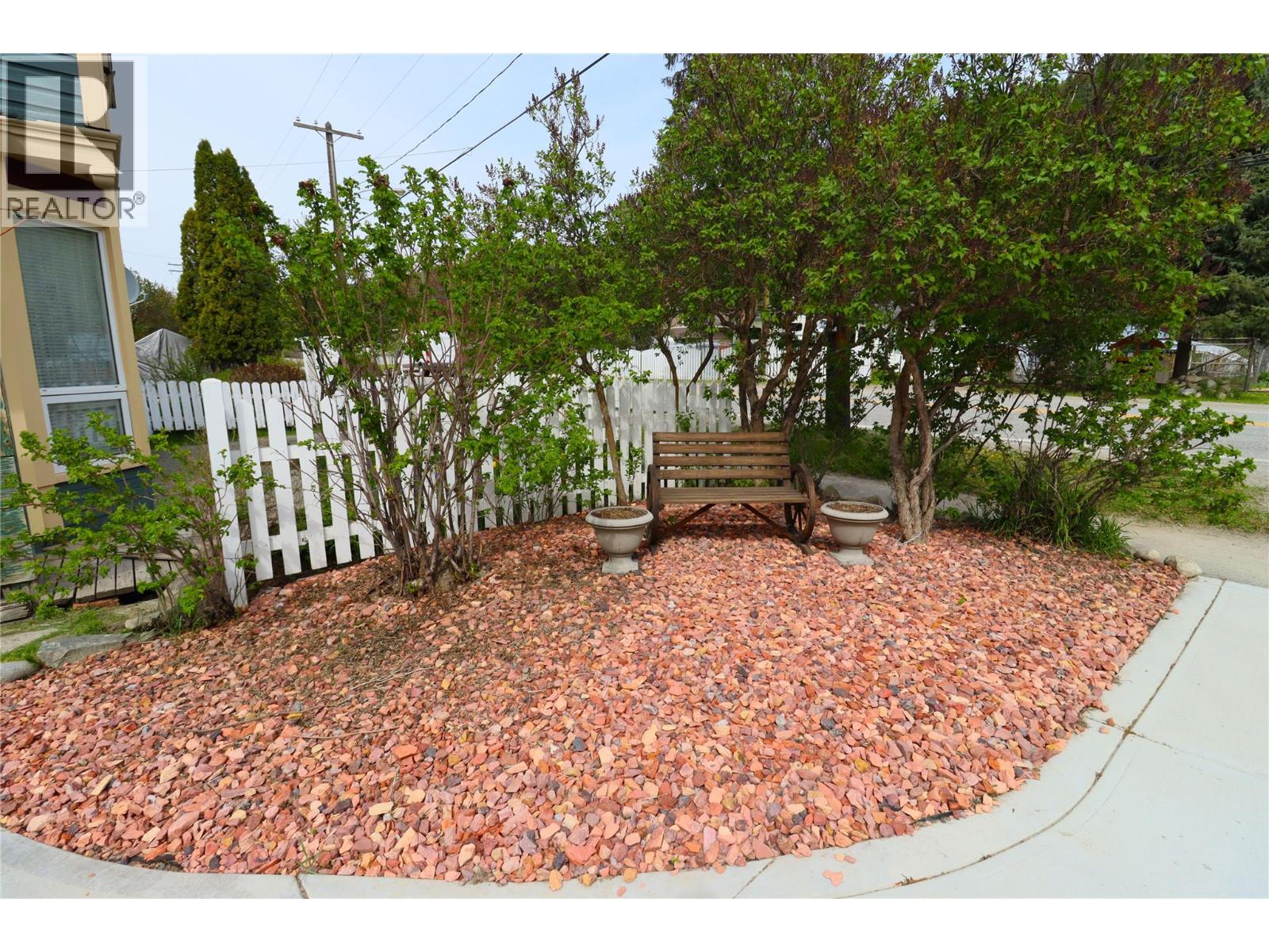 629 Gold Avenue S, Greenwood