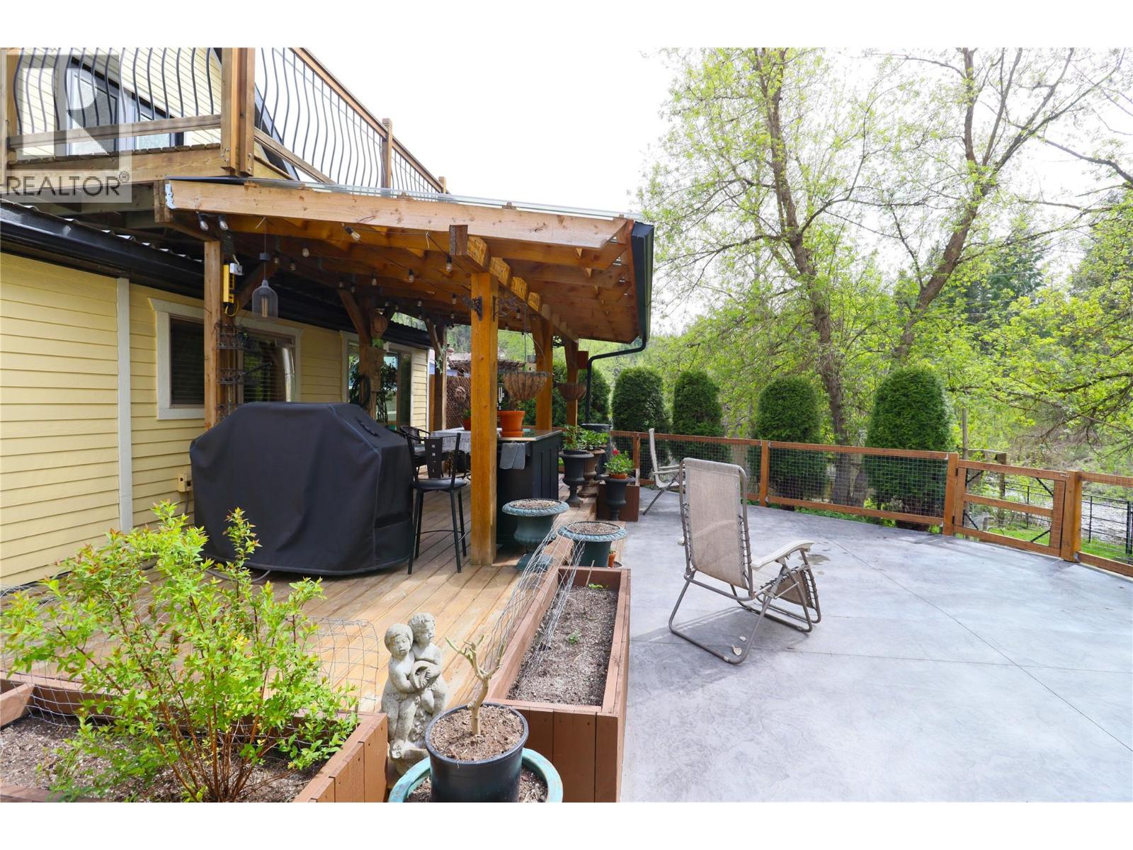 629 Gold Avenue S, Greenwood