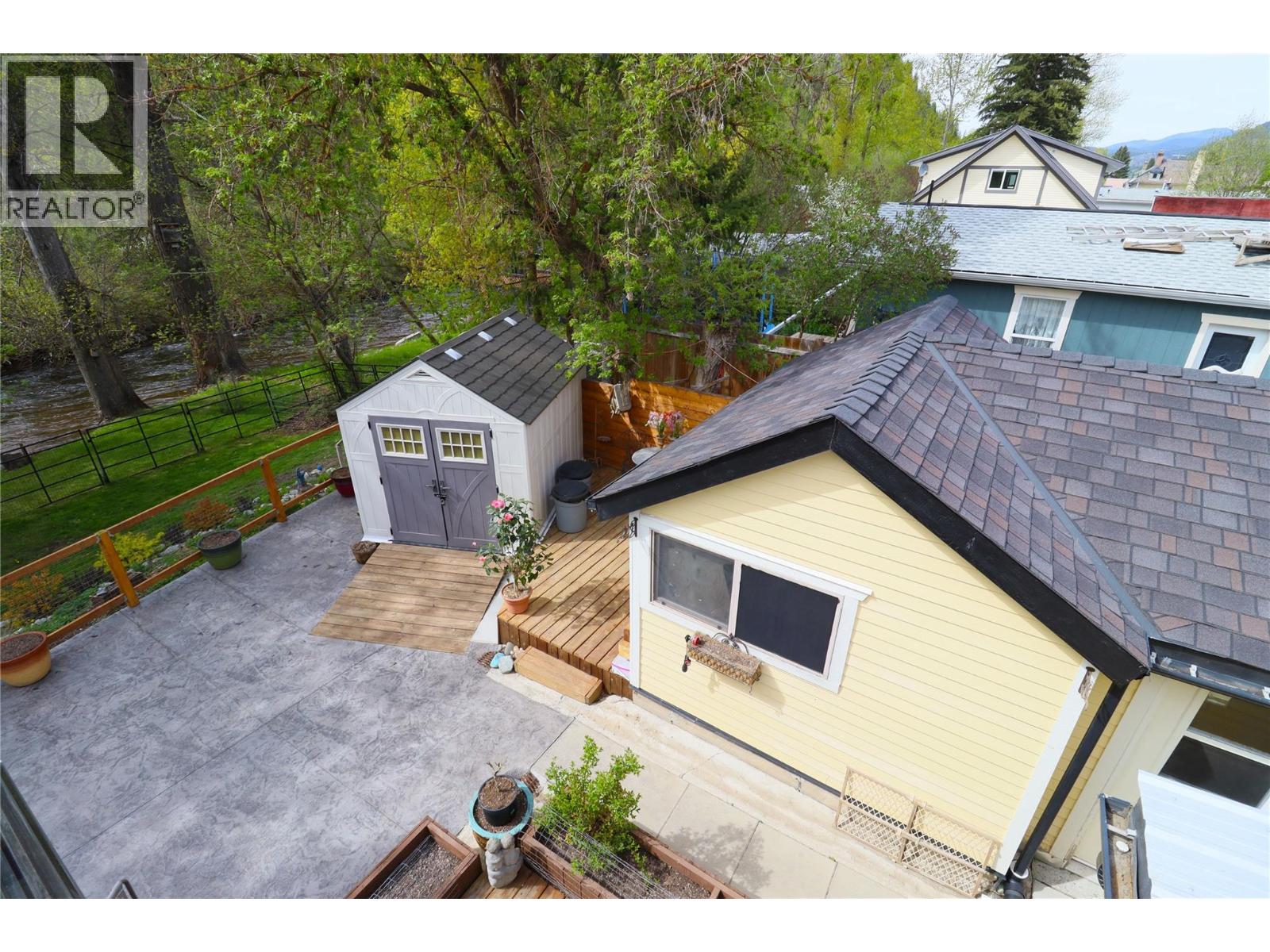 629 Gold Avenue S, Greenwood