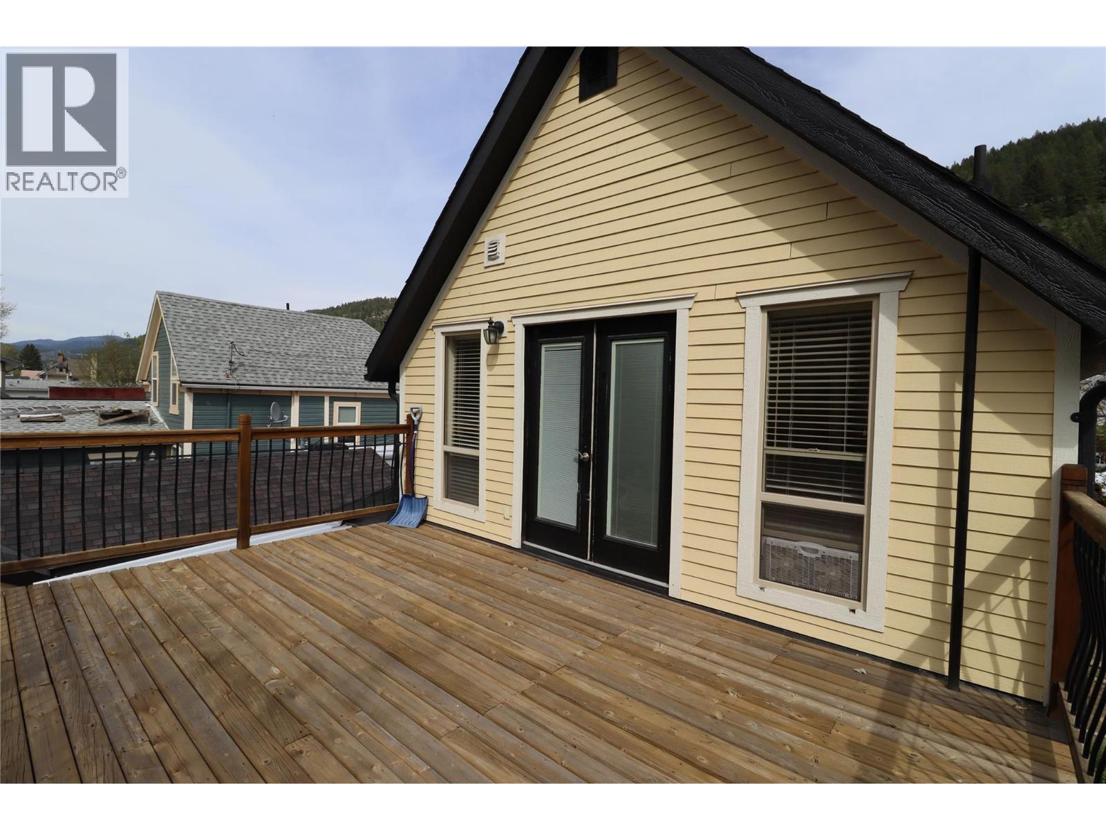 629 Gold Avenue S, Greenwood