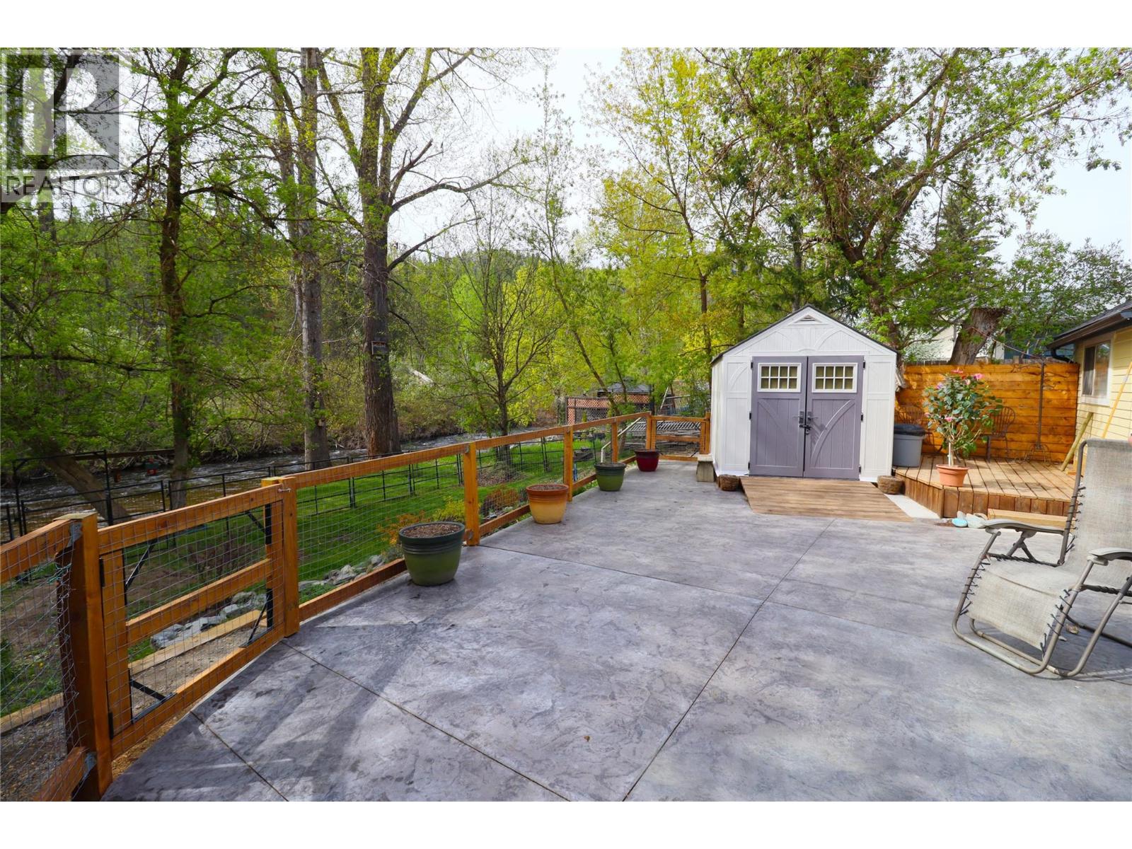 629 Gold Avenue S, Greenwood