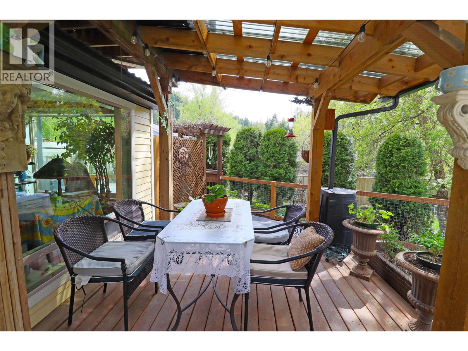 629 Gold Avenue S, Greenwood