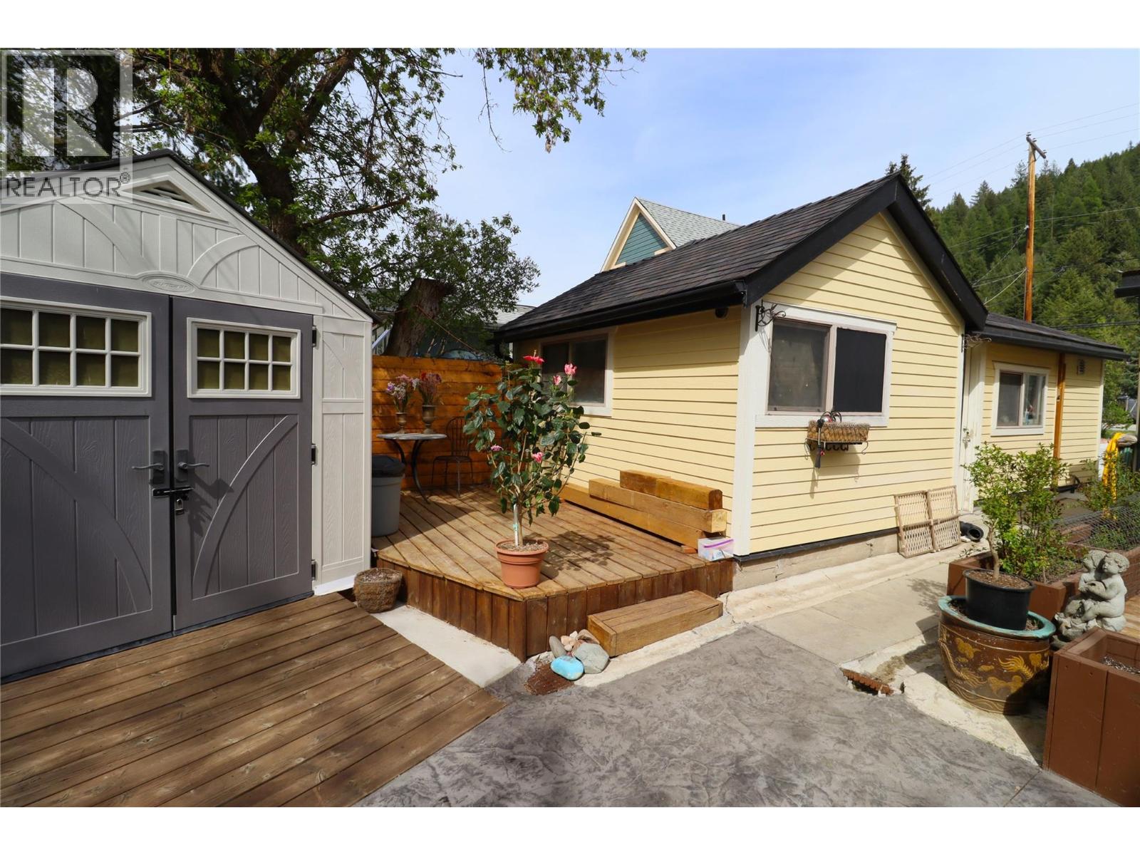 629 Gold Avenue S - 50