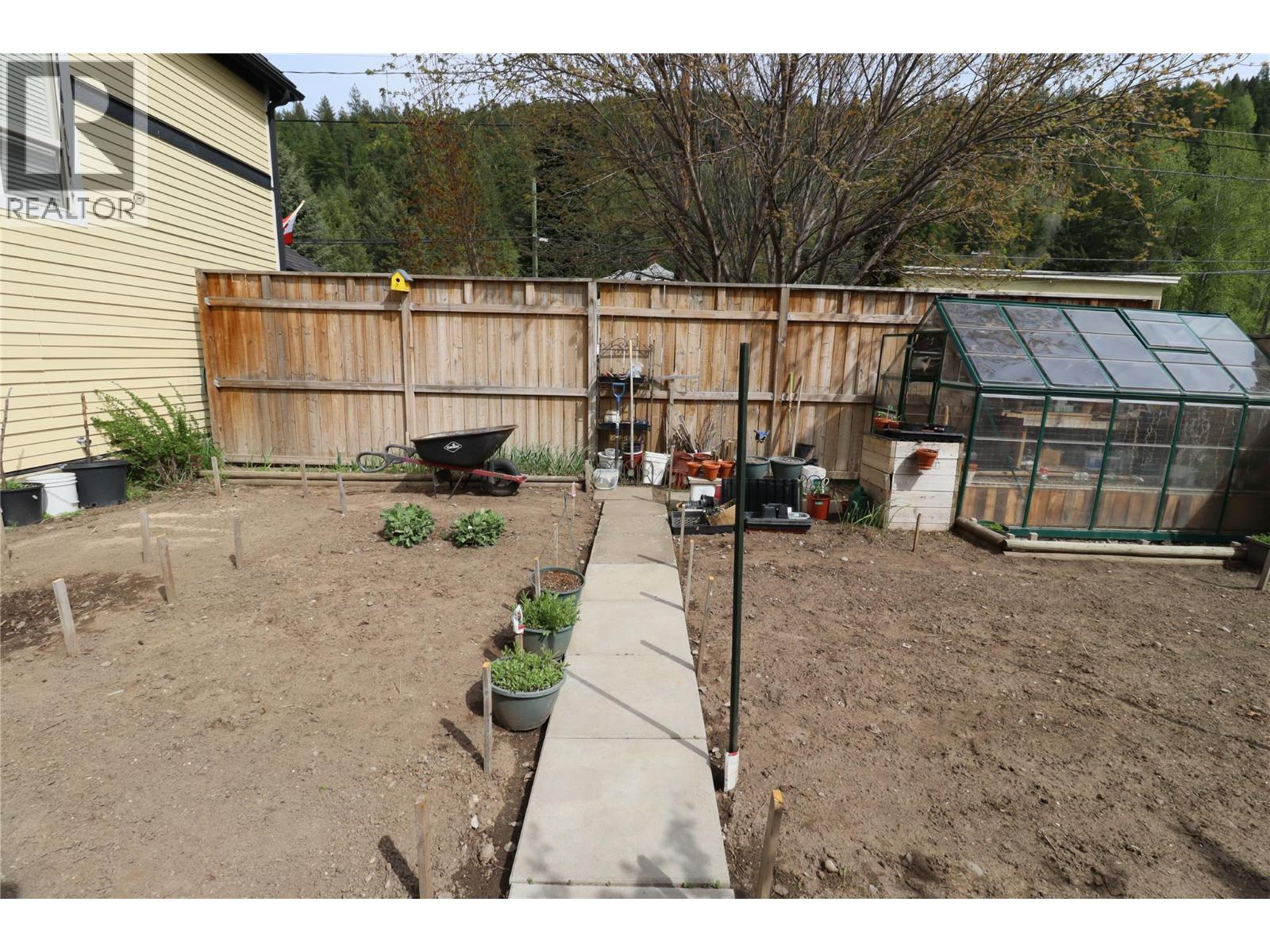 629 Gold Avenue S, Greenwood