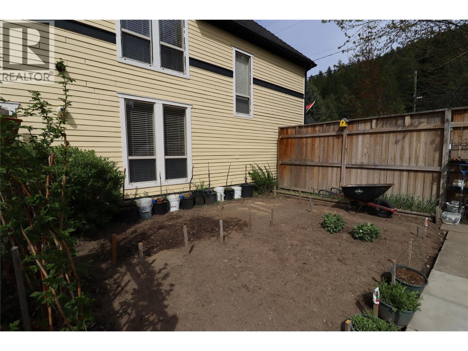 629 Gold Avenue S, Greenwood