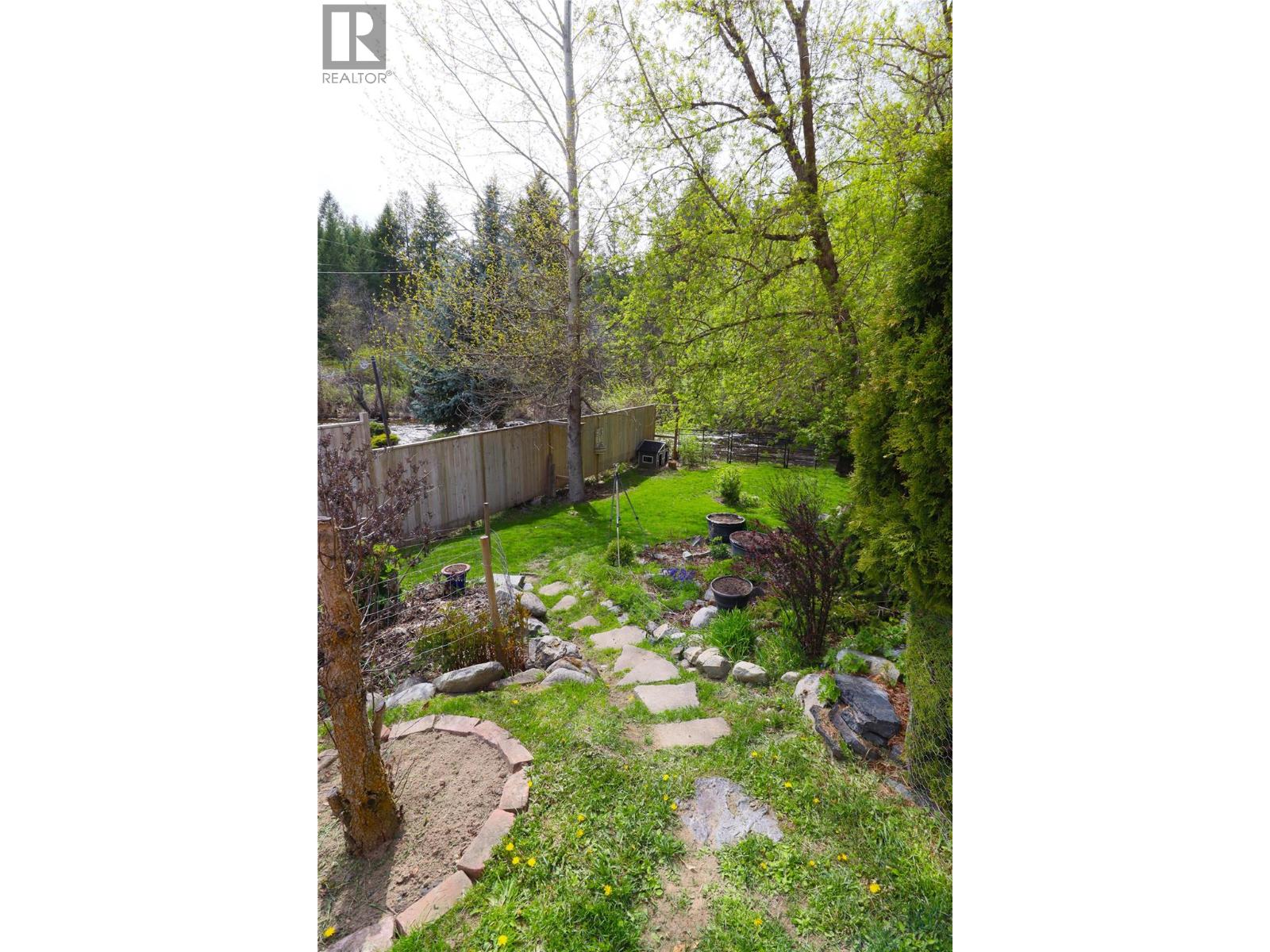 629 Gold Avenue S, Greenwood