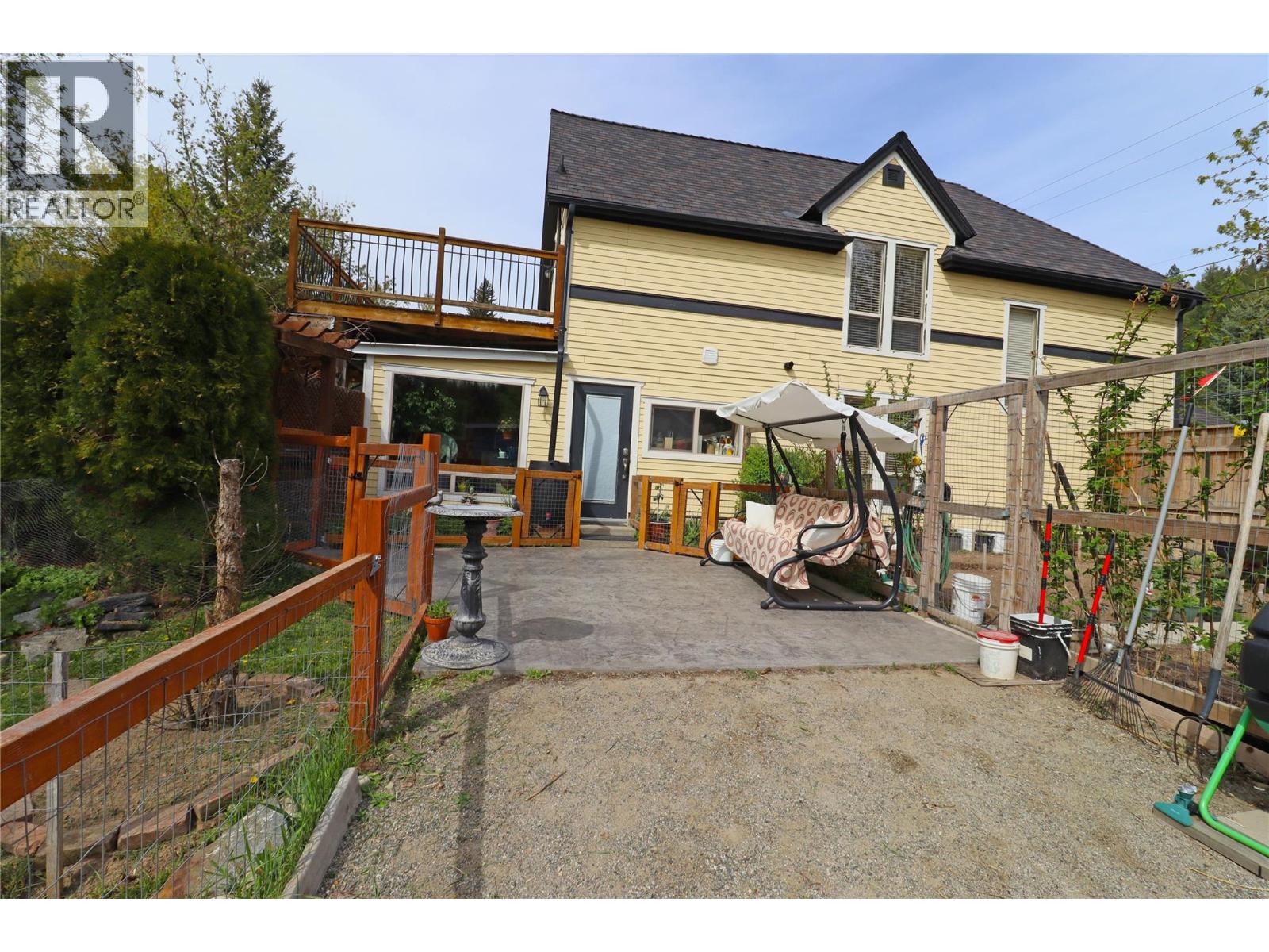 629 Gold Avenue S, Greenwood