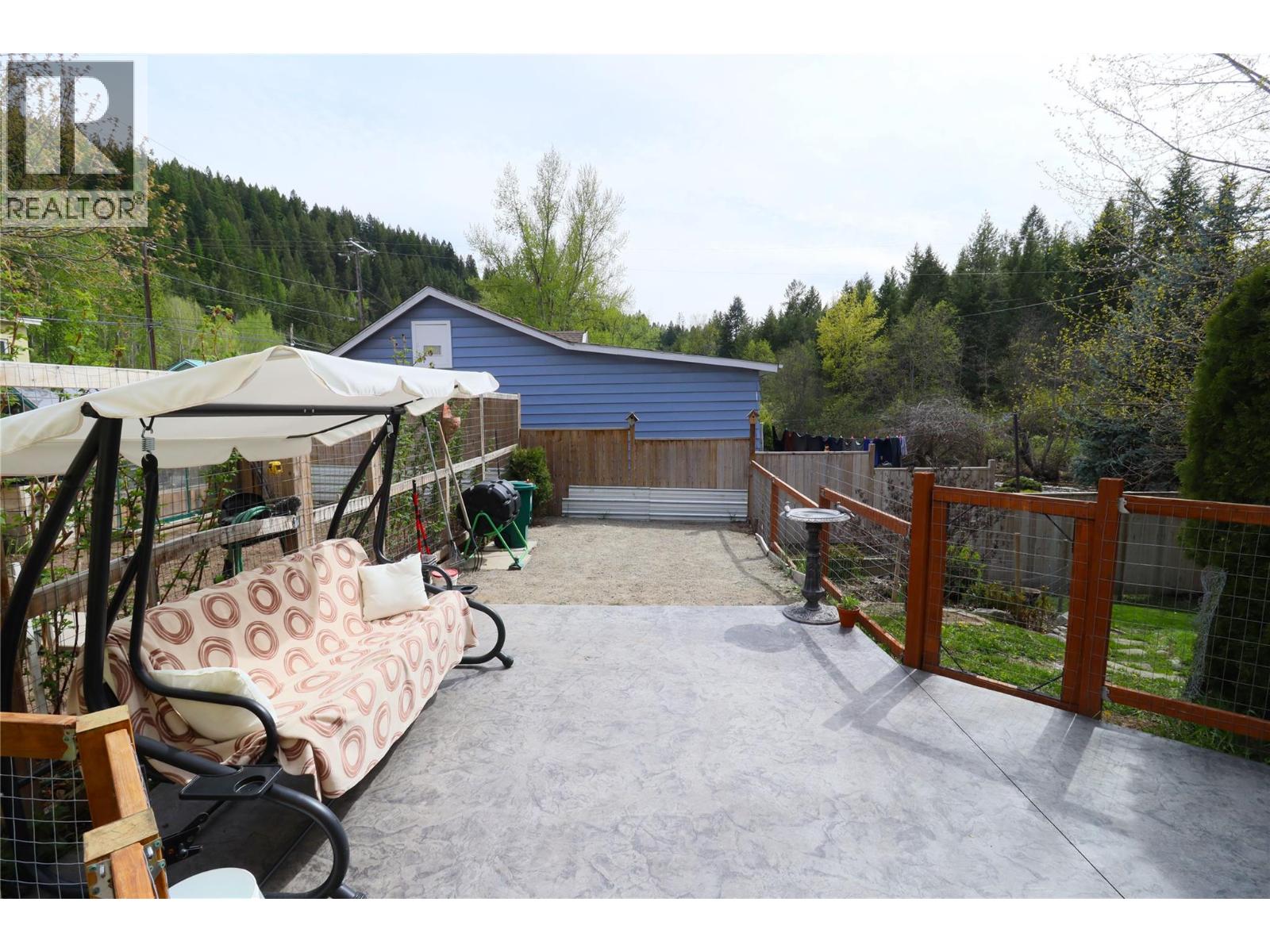 629 Gold Avenue S, Greenwood