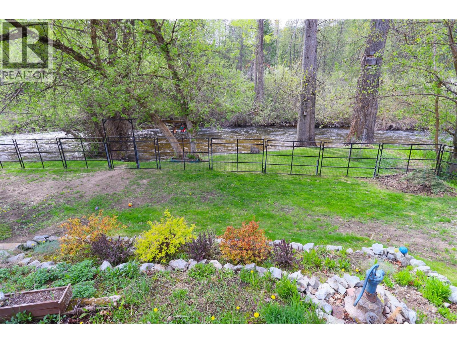 629 Gold Avenue S, Greenwood