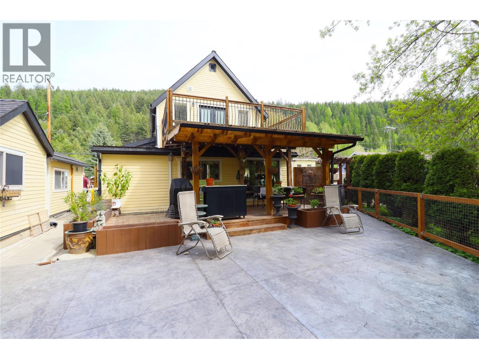 629 Gold Avenue S, Greenwood