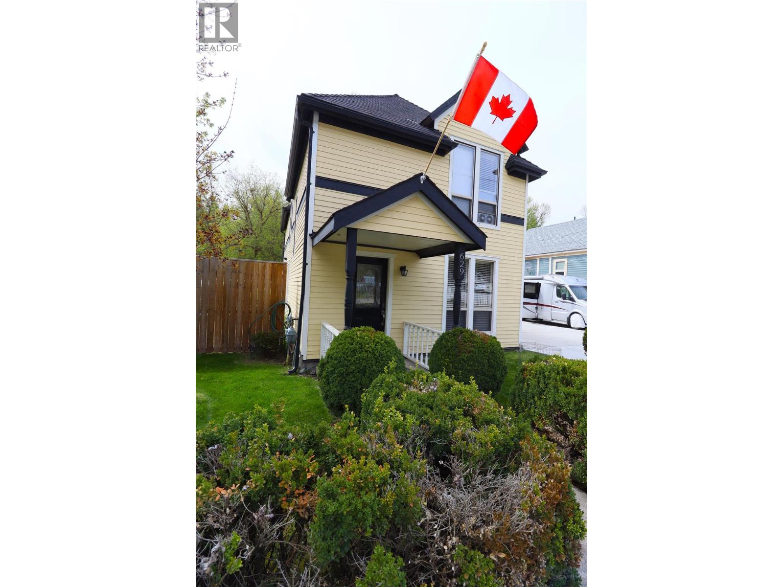 629 Gold Avenue S, Greenwood