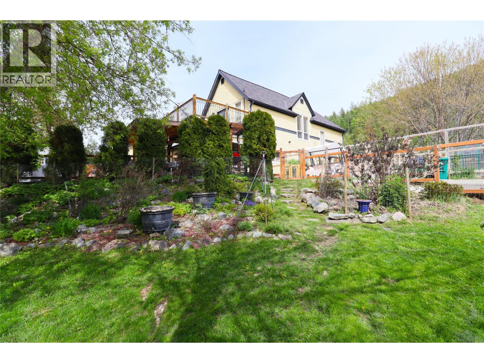 629 Gold Avenue S, Greenwood