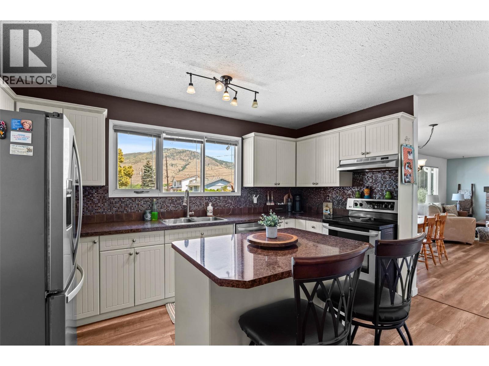 1683 SHERIDAN Drive, Kamloops