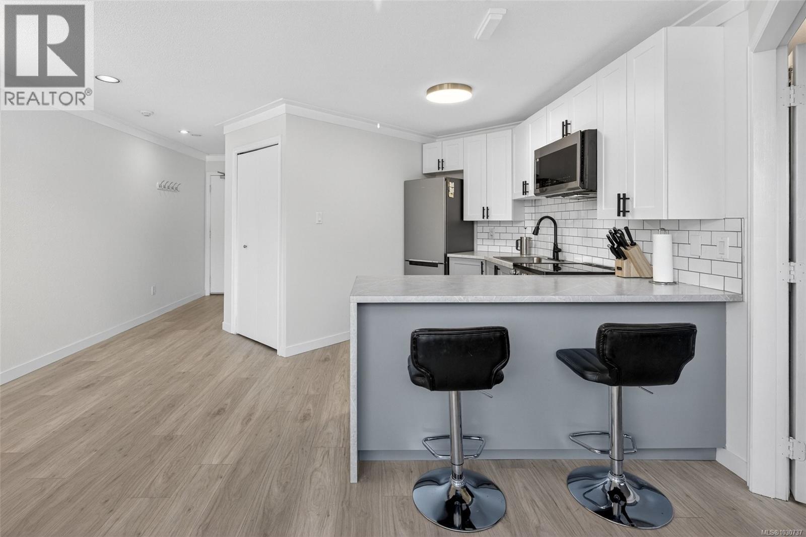 550B 4678 Elk Lake Drive, Saanich