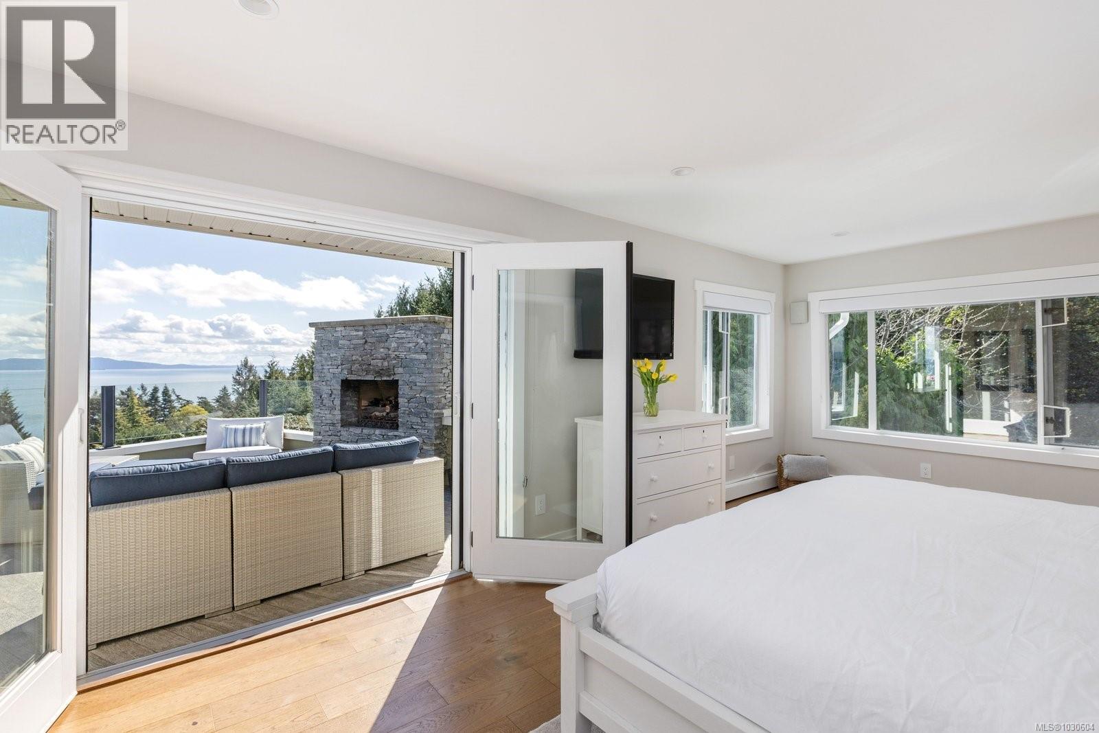  5011 Hilarie Place, Saanich