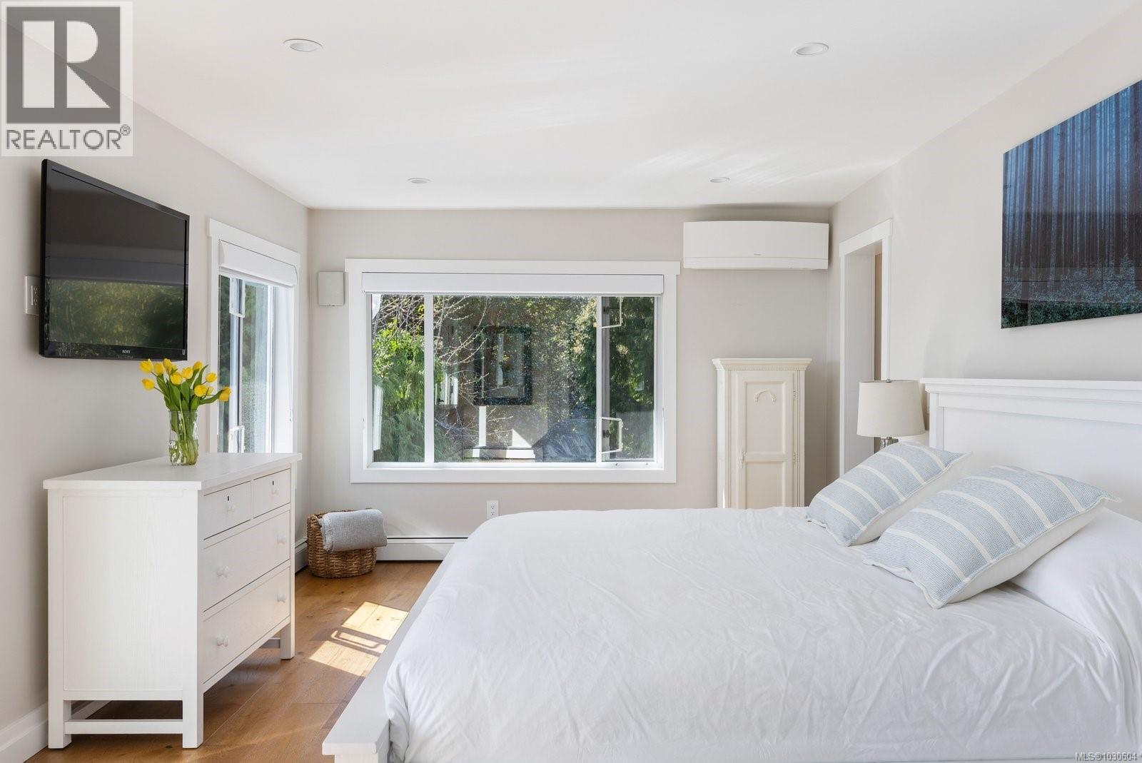  5011 Hilarie Place, Saanich