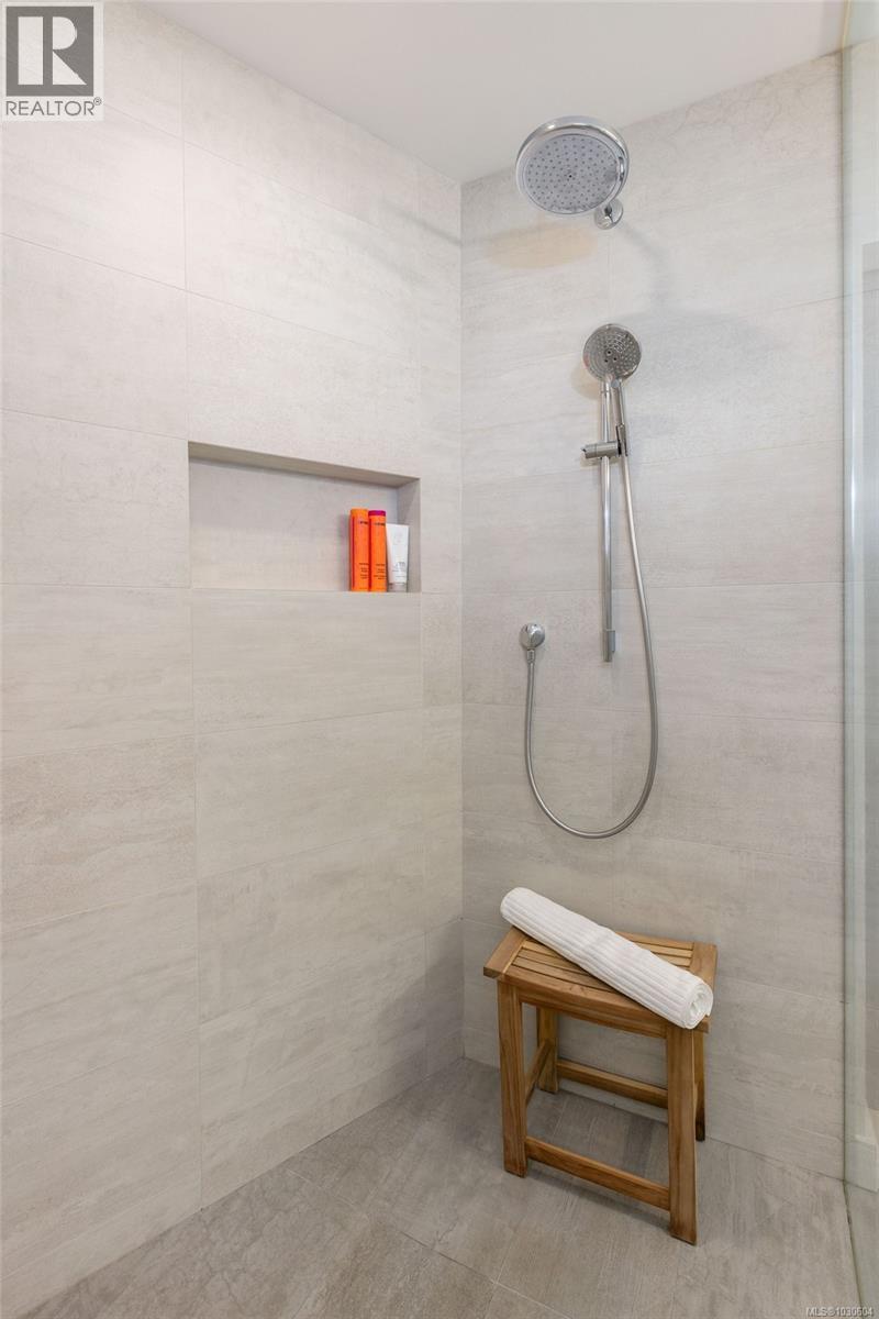  5011 Hilarie Place, Saanich