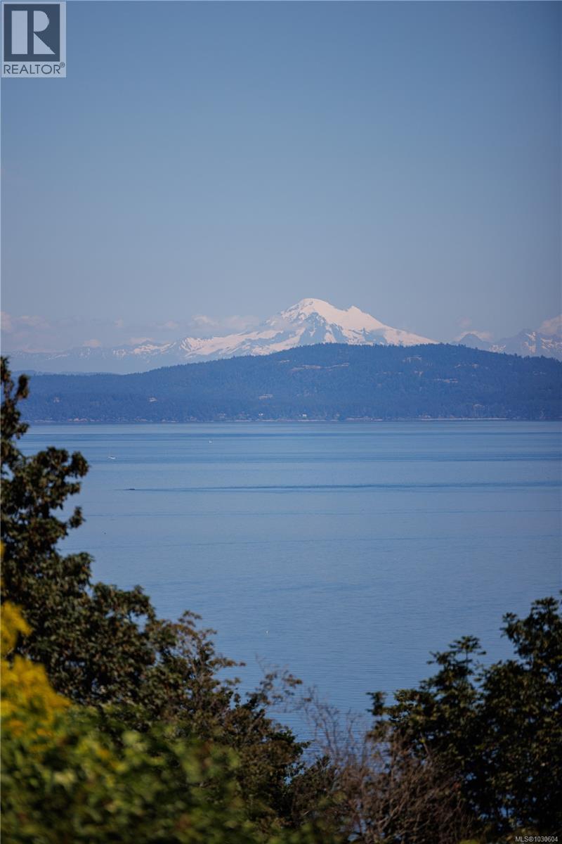  5011 Hilarie Place, Saanich