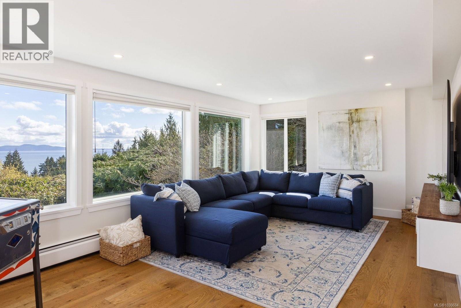  5011 Hilarie Place, Saanich