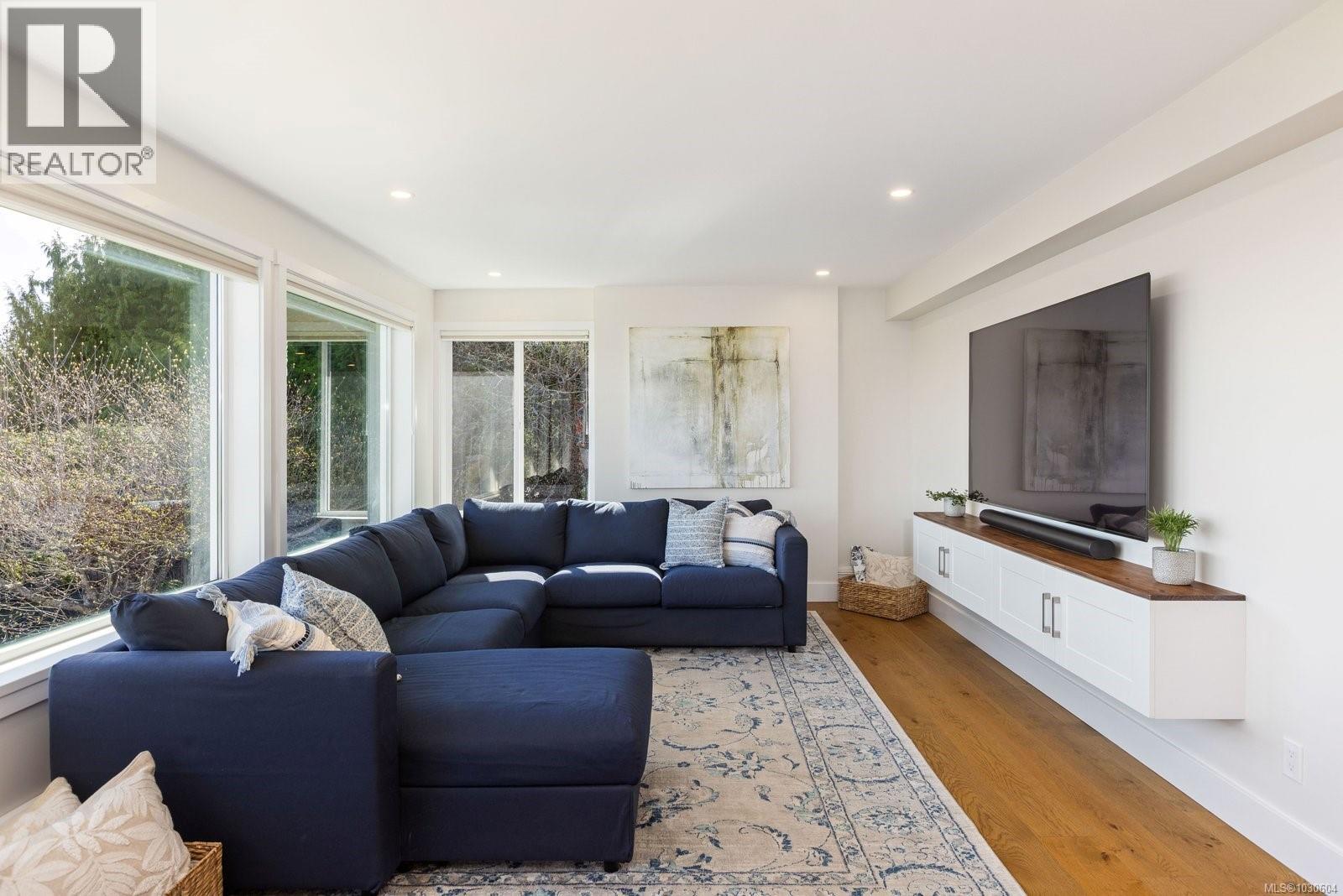  5011 Hilarie Place, Saanich