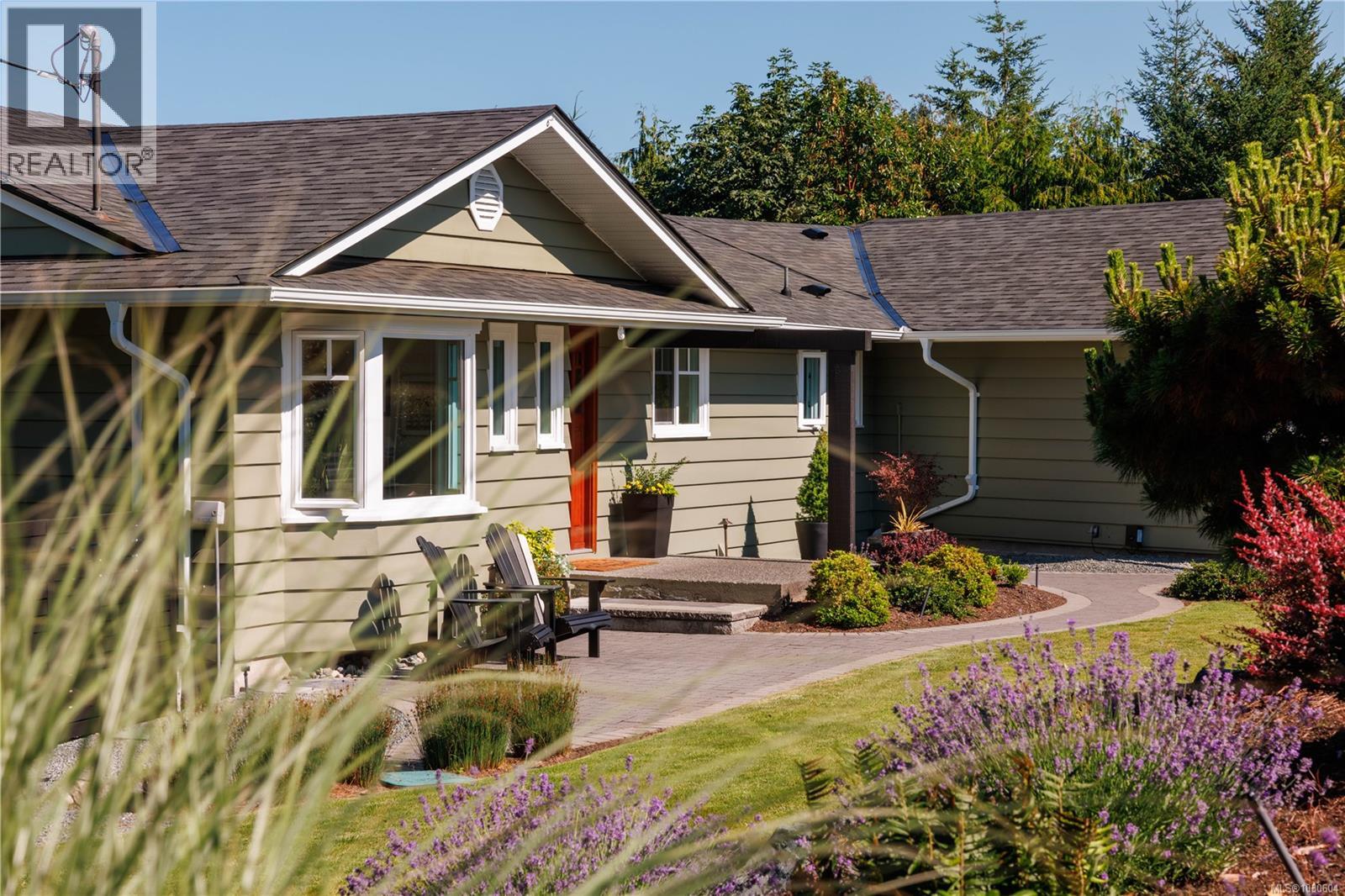  5011 Hilarie Place, Saanich