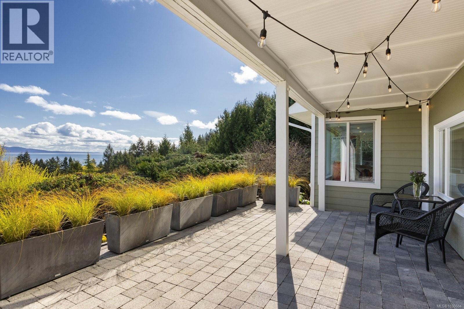  5011 Hilarie Place, Saanich