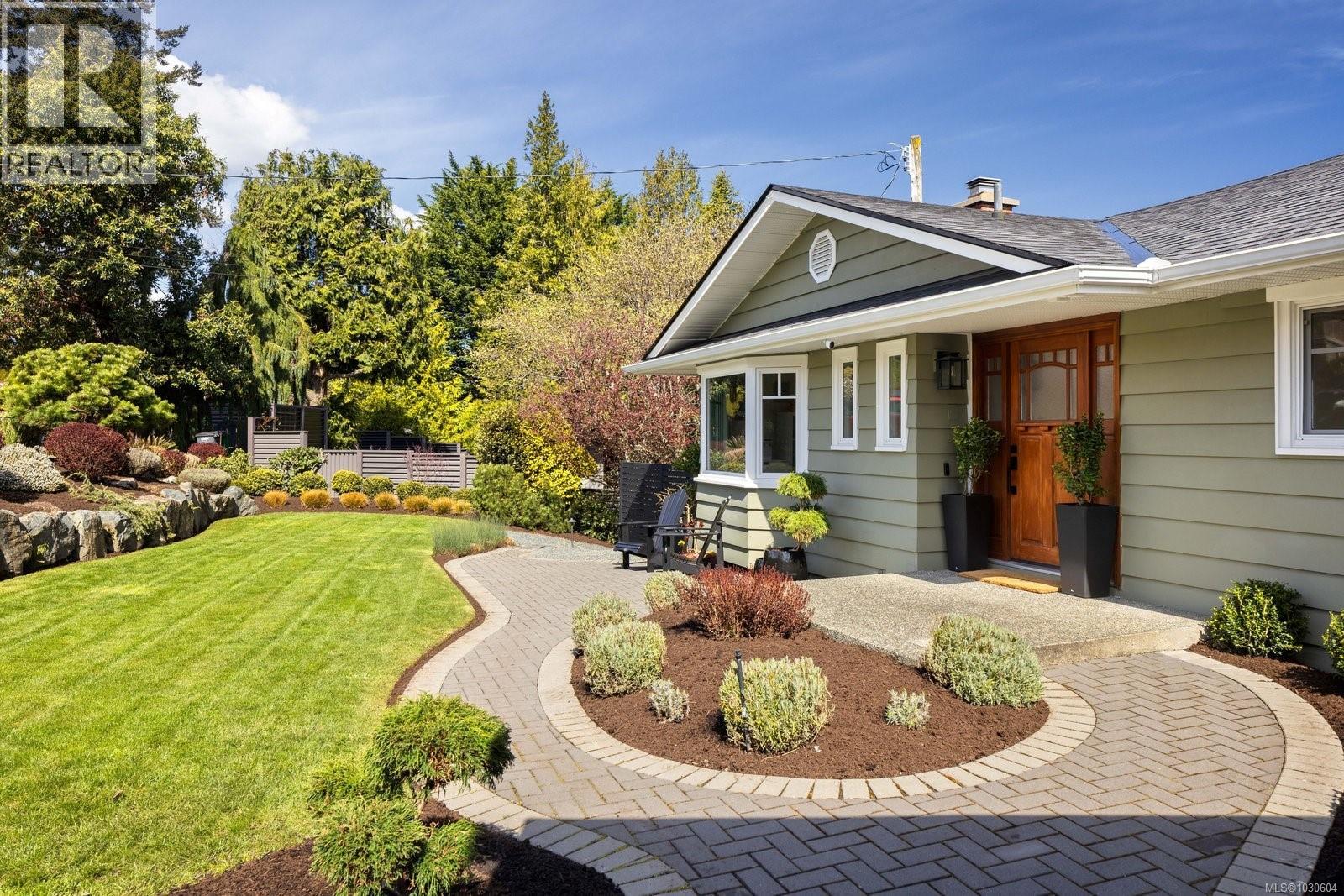  5011 Hilarie Place, Saanich