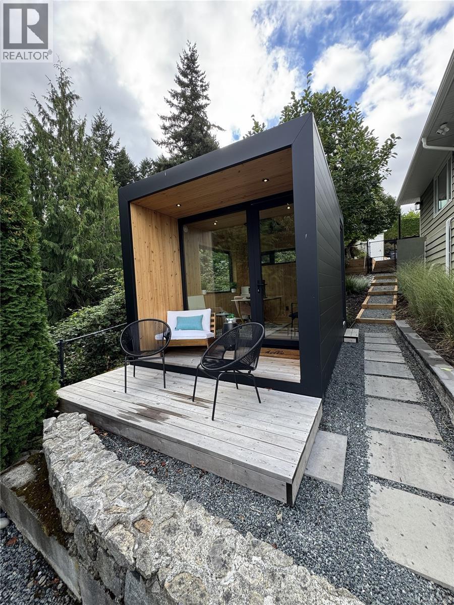  5011 Hilarie Place, Saanich