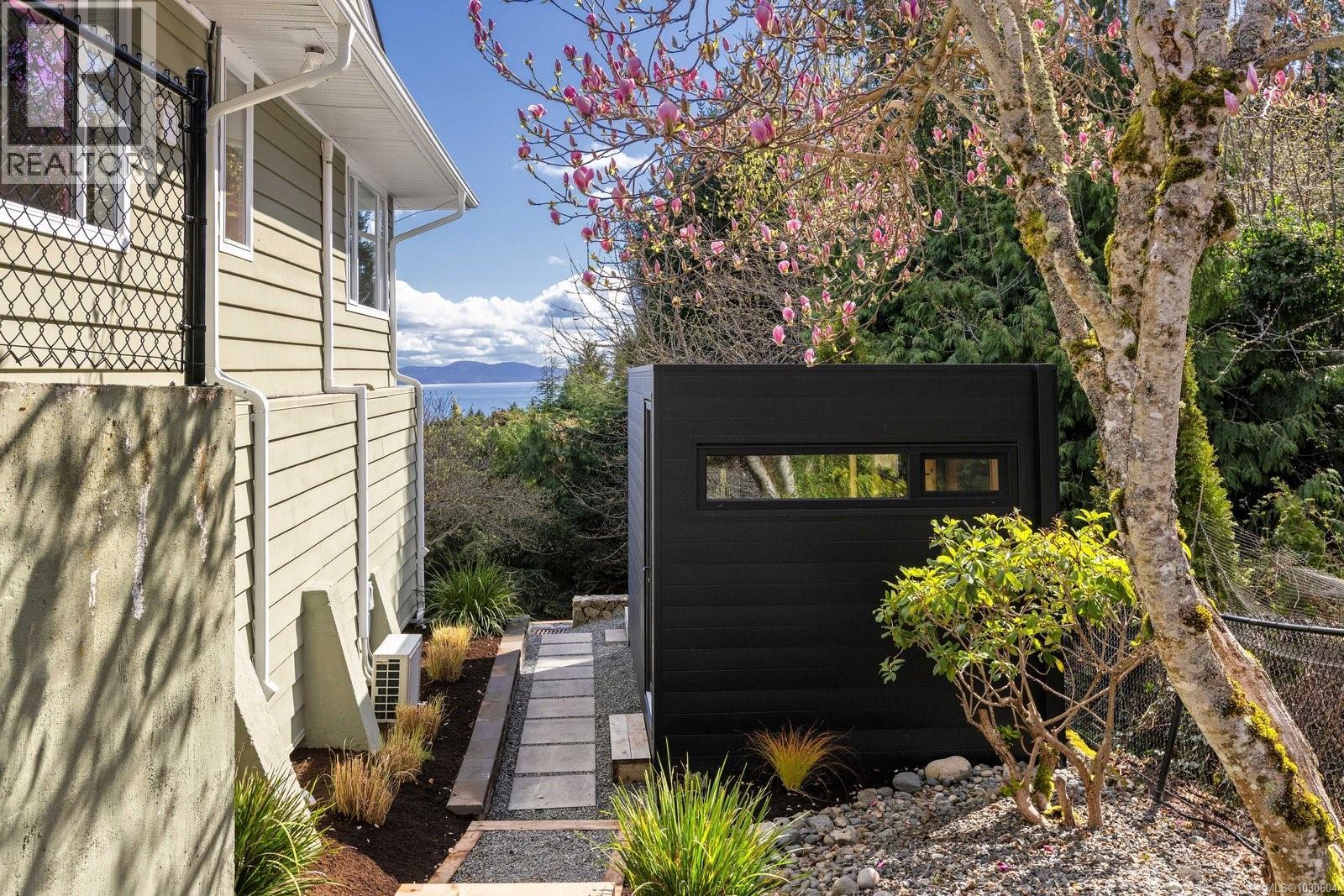  5011 Hilarie Place, Saanich