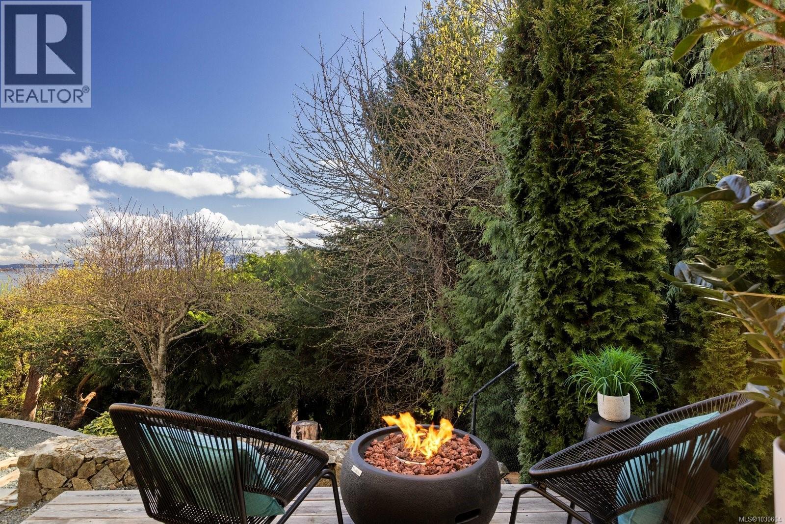  5011 Hilarie Place, Saanich