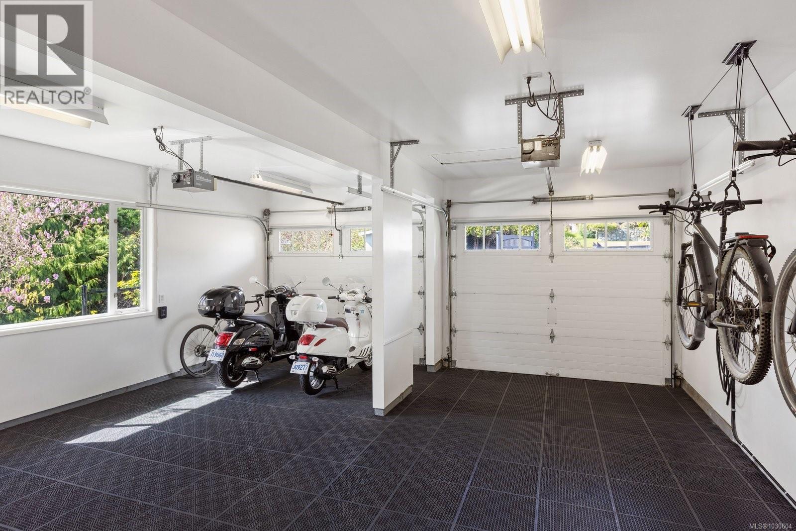  5011 Hilarie Place, Saanich