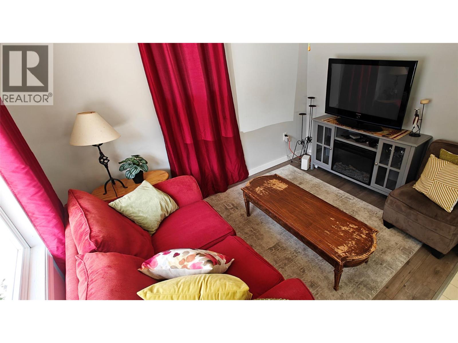 521 TURNER Street, Warfield