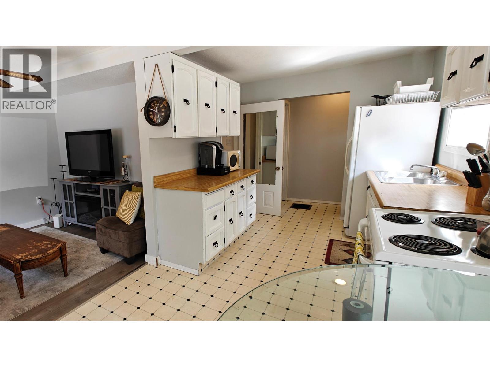 521 TURNER Street, Warfield