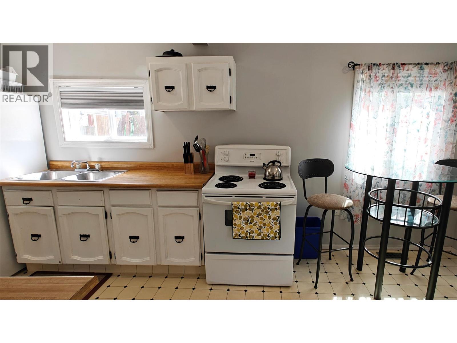 521 TURNER Street, Warfield