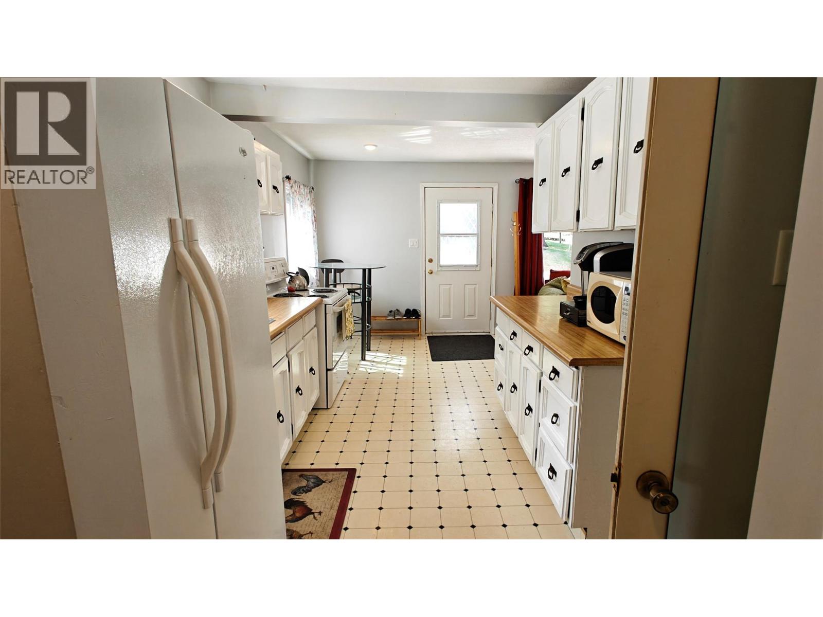 521 TURNER Street, Warfield