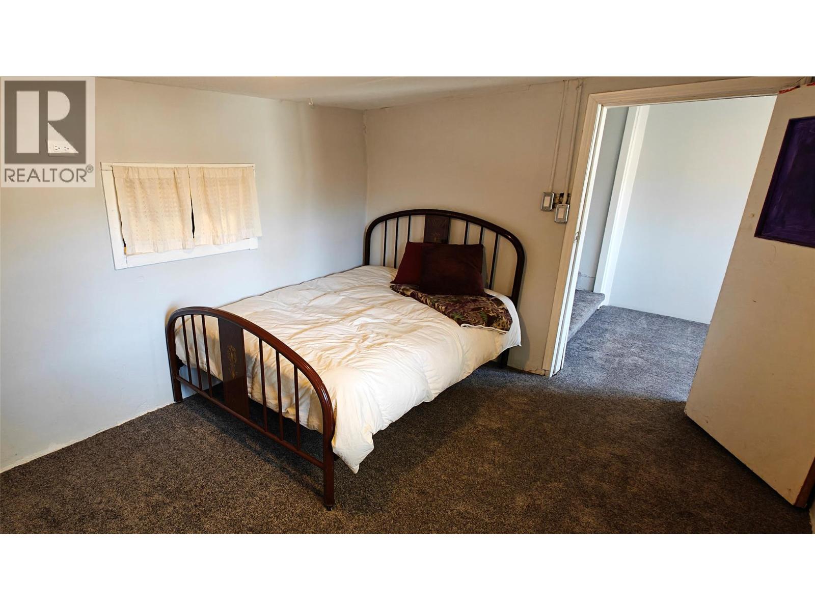 521 TURNER Street, Warfield