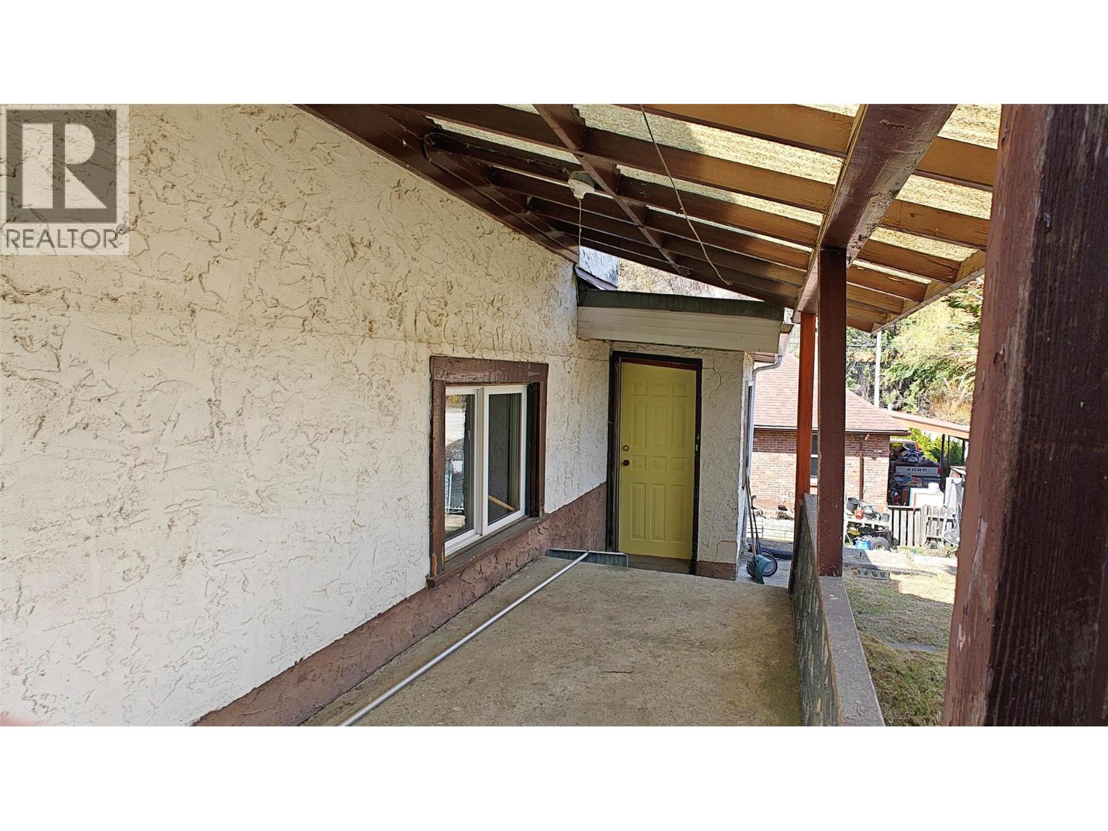 521 TURNER Street, Warfield