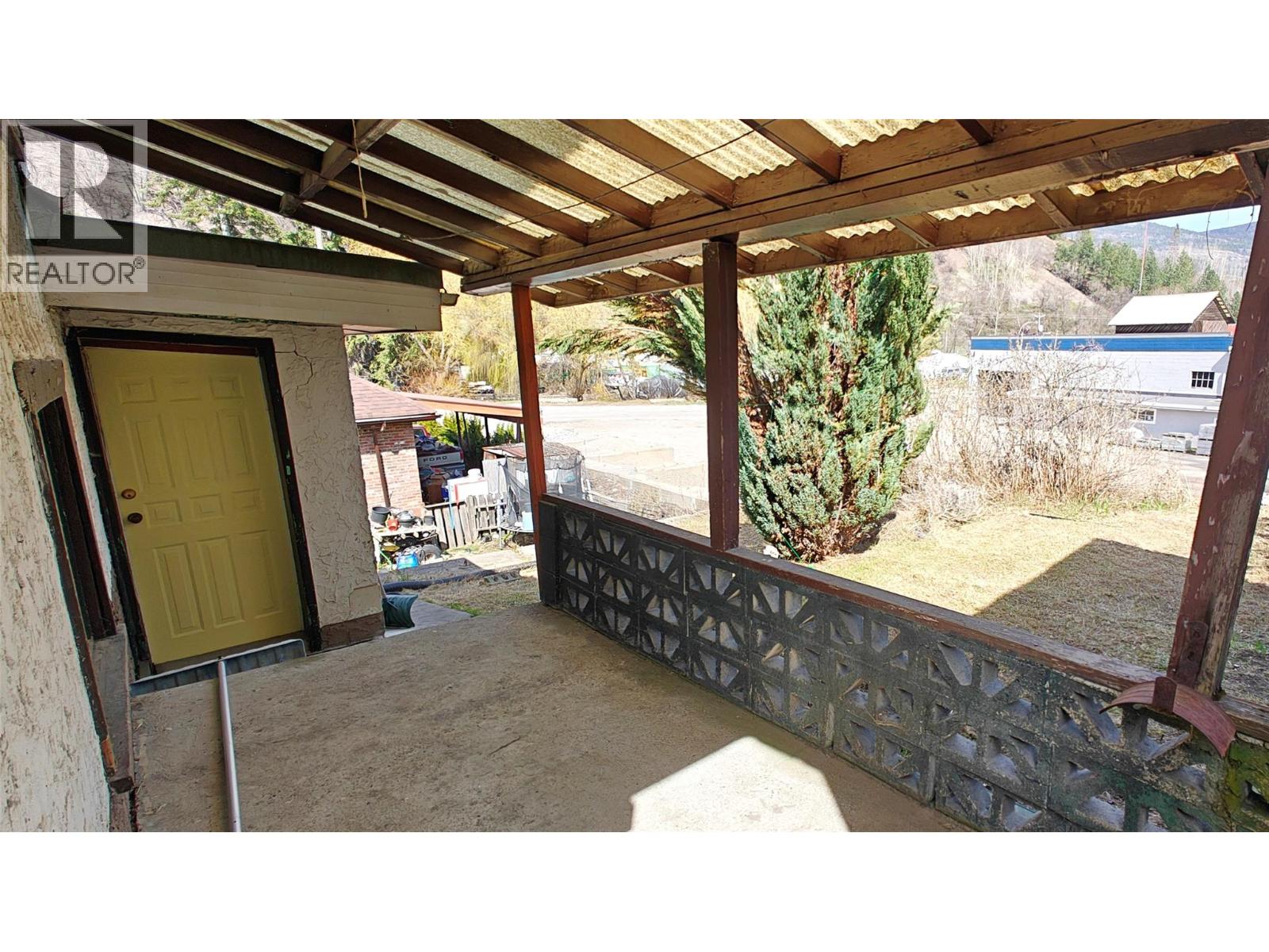 521 TURNER Street, Warfield