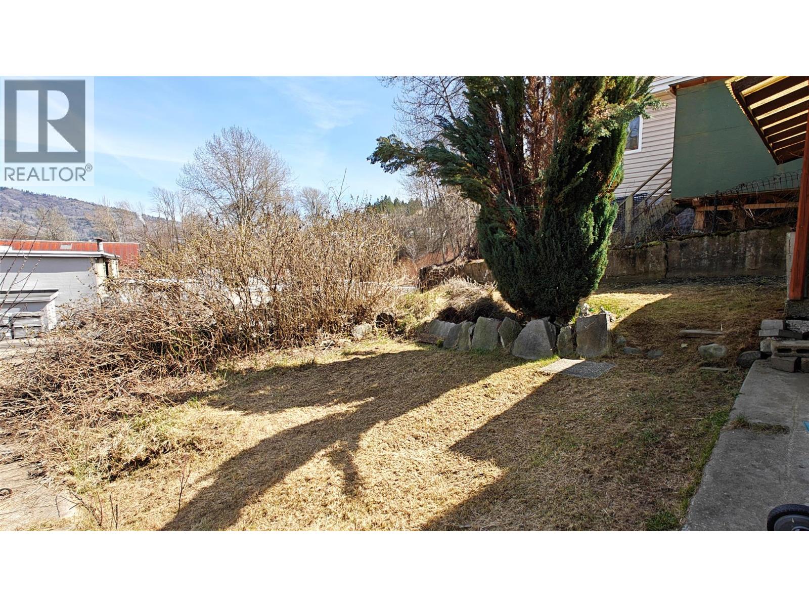 521 TURNER Street, Warfield